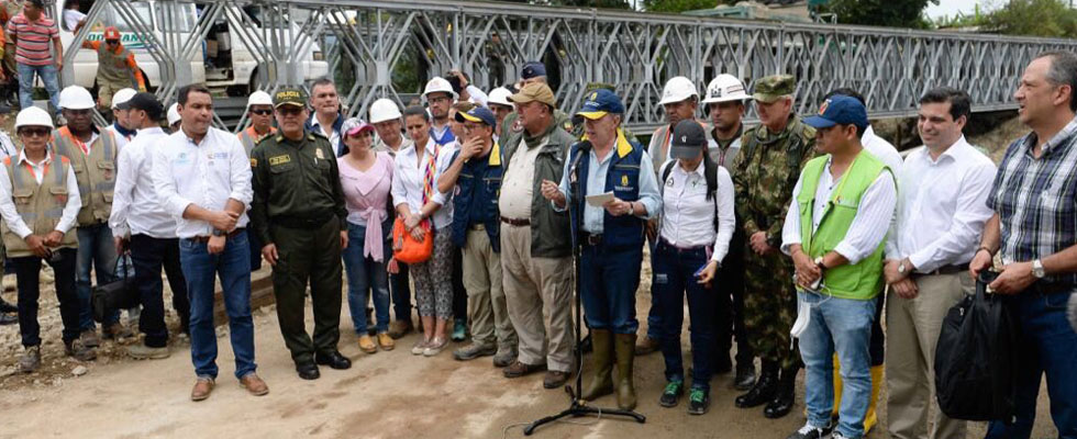 Presidente Juan Manuel Santos habilitó puente que comunica a Mocoa con Pitalito.