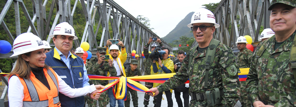 Inauguración puente militar en Quetame, Cundinamarca