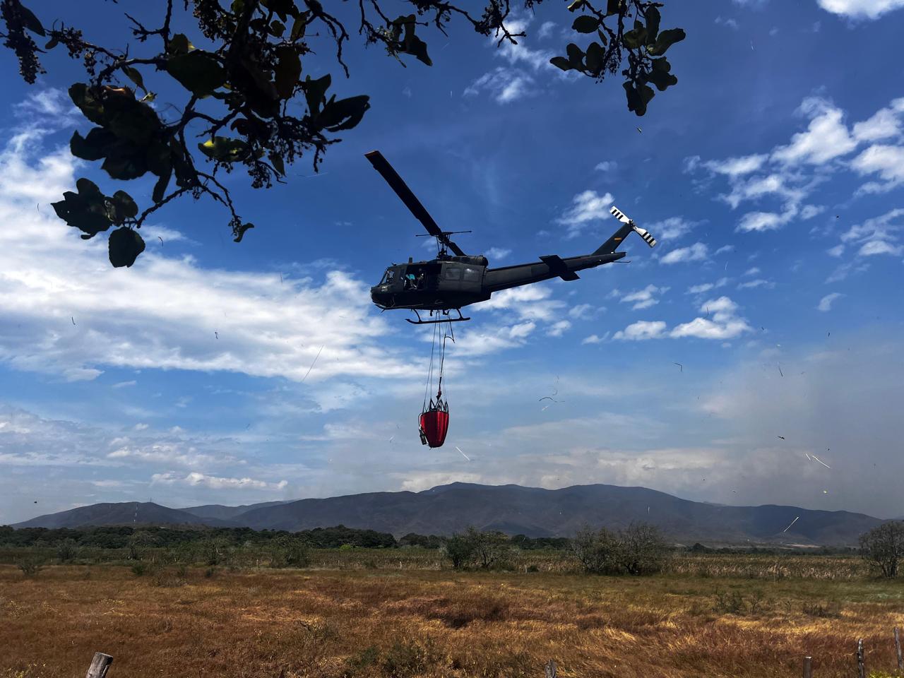 UNGRD intensifica acciones para controlar incendios forestales en Huila y Tolima