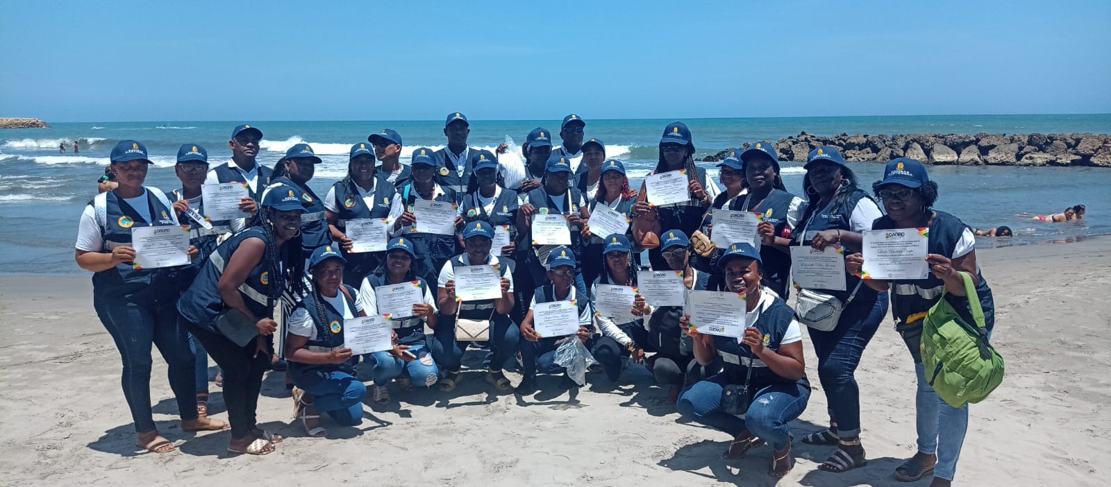 Cartagena le apuesta a la seguridad turística con la graduación del primer grupo de COMBAS en zonas de playa