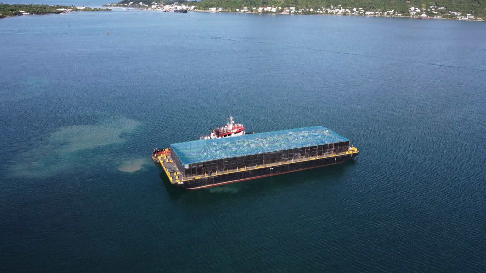 UNGRD ya evacuó 15.000 m³ de escombros en Providencia, tercera barcaza continúa la limpieza de la isla
