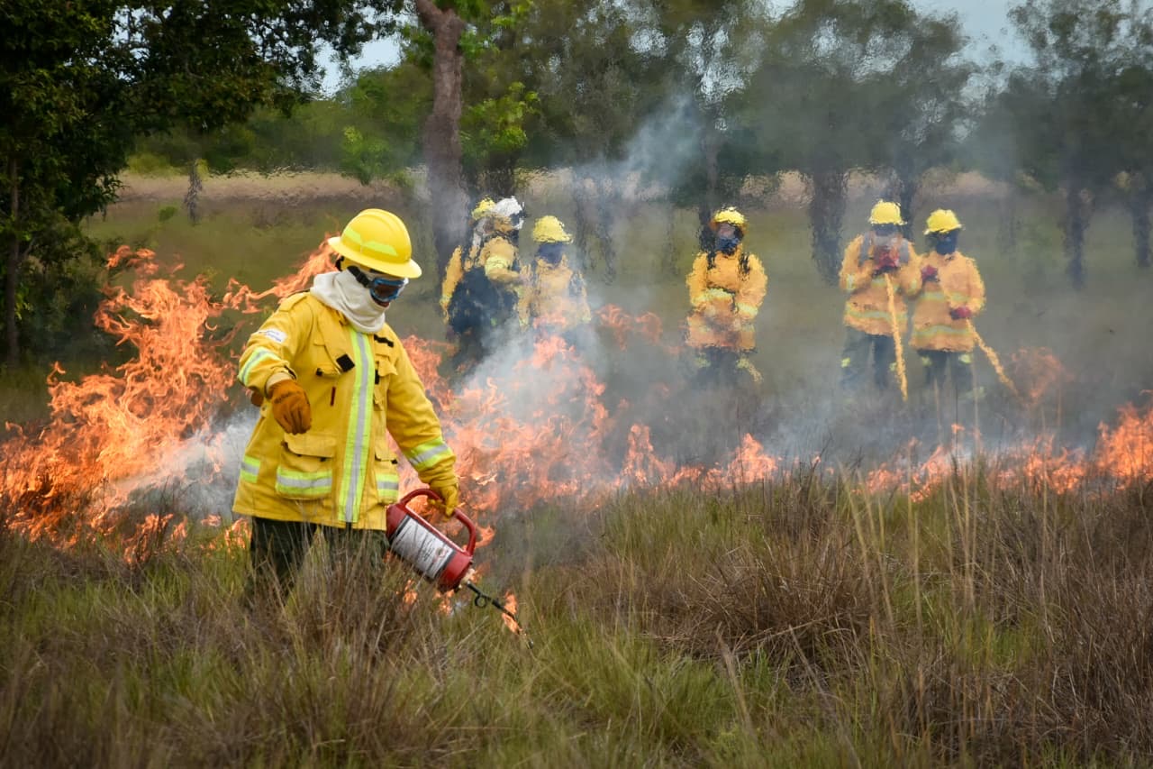 Colombia se capacita para apagar incendios con fuego