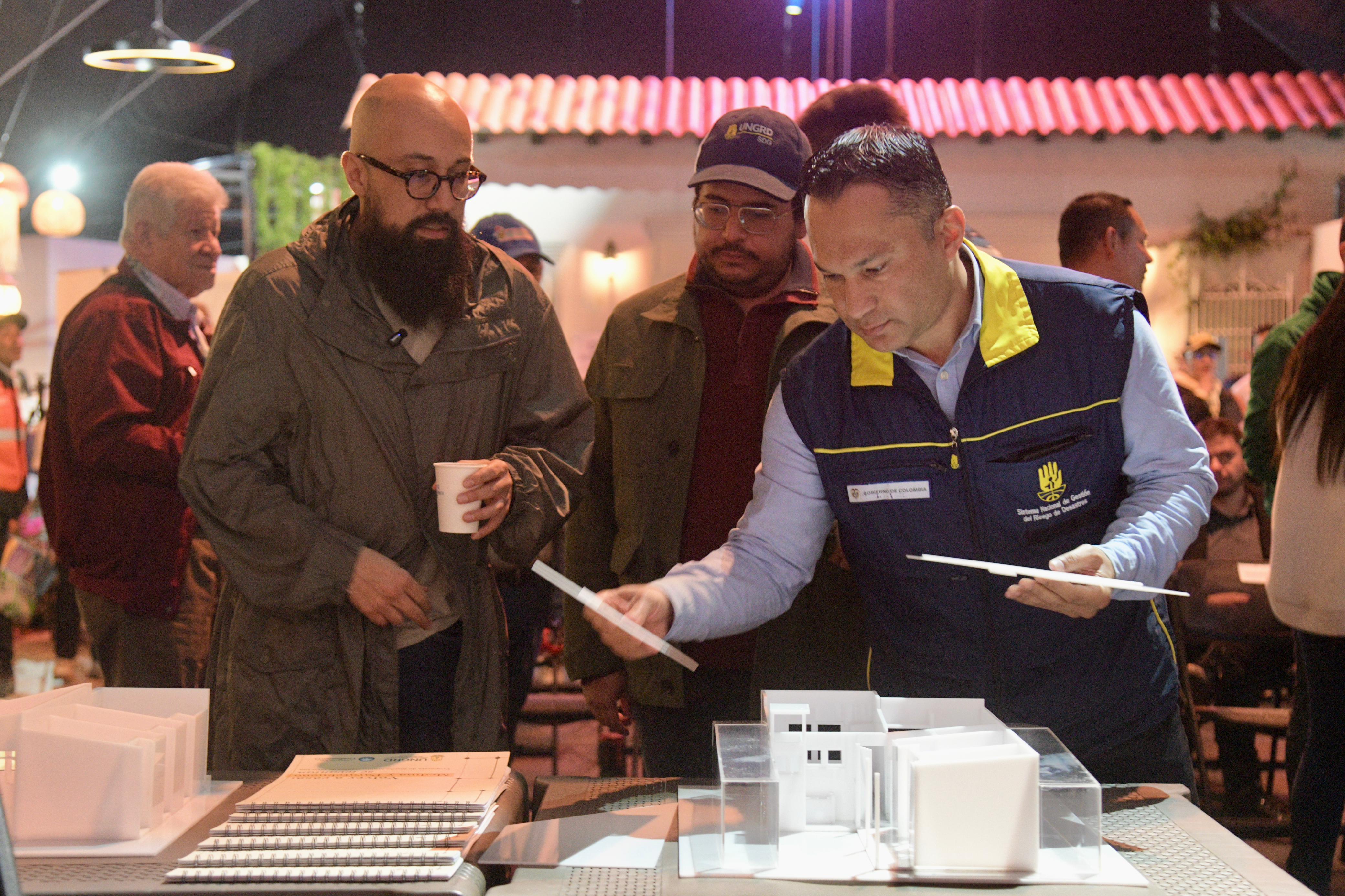 UNGRD y Gobernación presentan a constructoras diseños de viviendas para Paratebueno y Medina