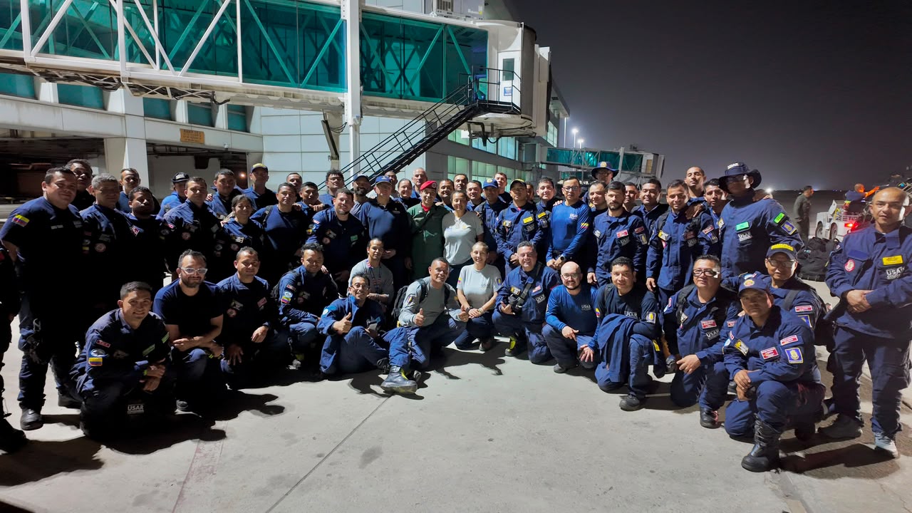 ¡Bienvenidos, héroes! El USAR COL-1 regresa a Colombia tras ocho días de operaciones de rescate en Venezuela